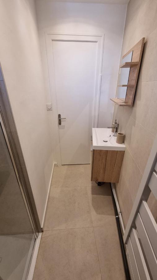 En Plein Coeur De Pelissanne - 55 M2 Renoves - Avec Parking Apartment Bagian luar foto